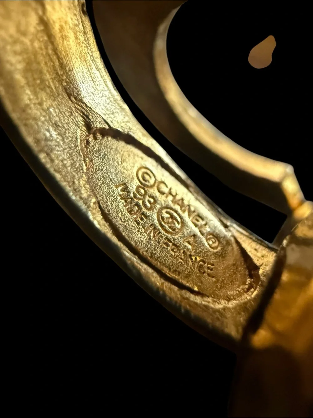 CHANEL elegant gold